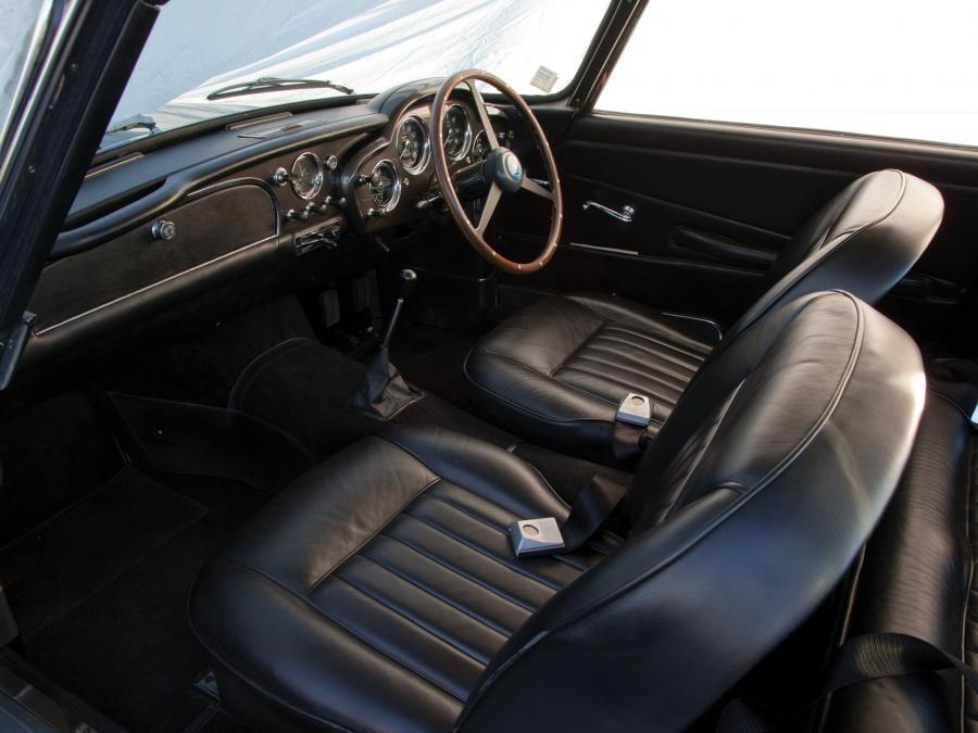 Интерьер Aston Martin DB4 (Series II) 1960 года  (UK) (фото 36 из 38)